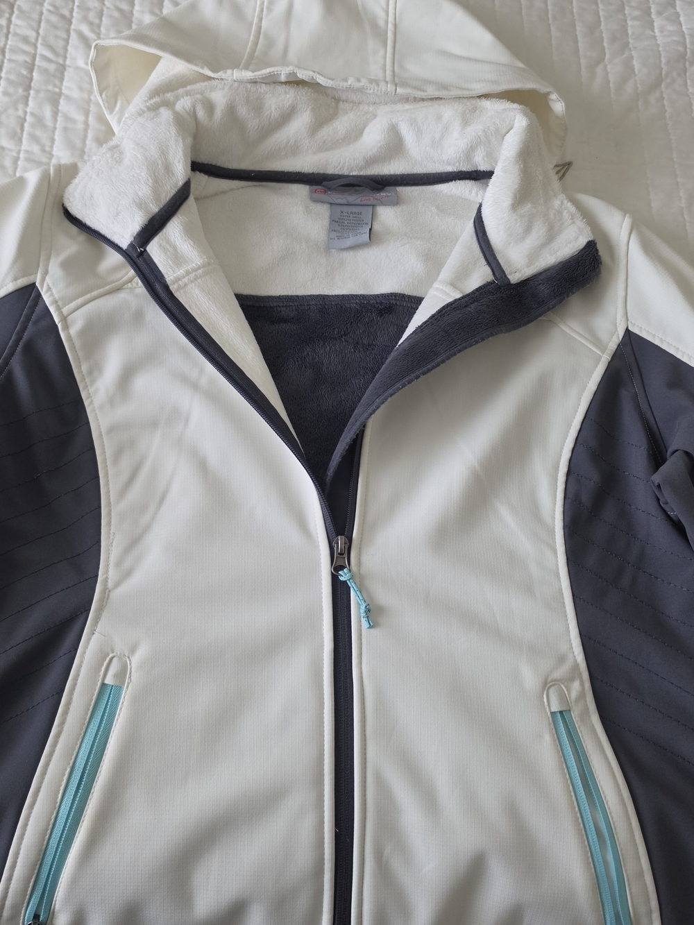 Free Country Women’s White Gray Fleece Lined Hooded Softshell Jacket